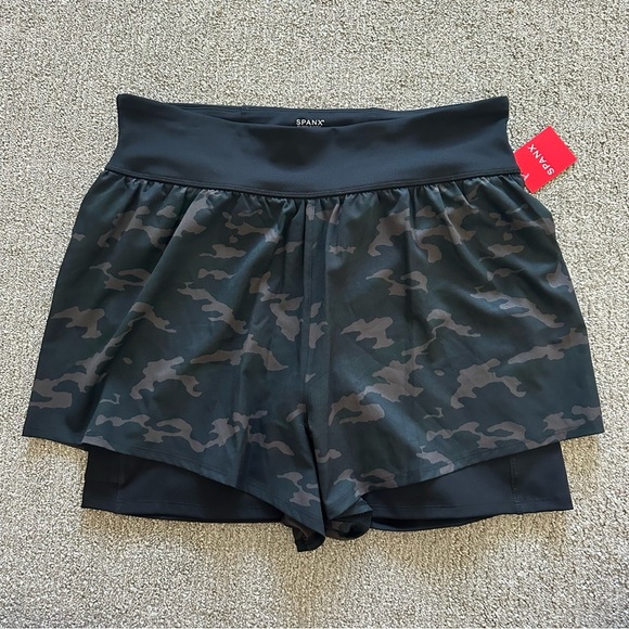 Spanx Get Moving Shorts Black Camo Size XL - Picture 1 of 7